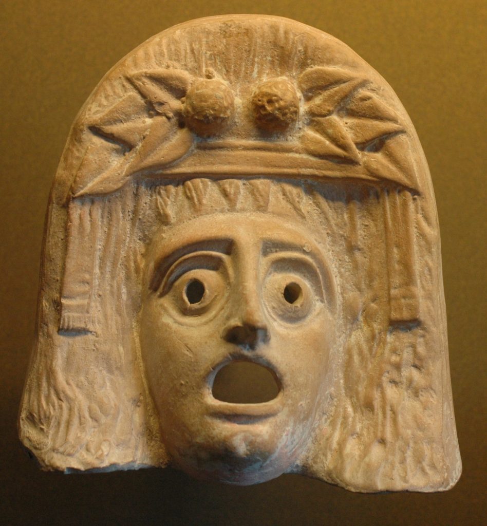Figurine en terre cuite d'un masque de théâtre représentant Dionysos, datant du 1er ou 2ème siècle av. J.C. et excavé à Myrina Musée du Louvre (© base Atlas)