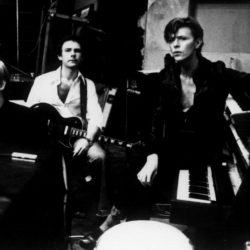 Brian Eno, Robert Fripp, David Bowie, au studio Hansa à Berlin (1977)
